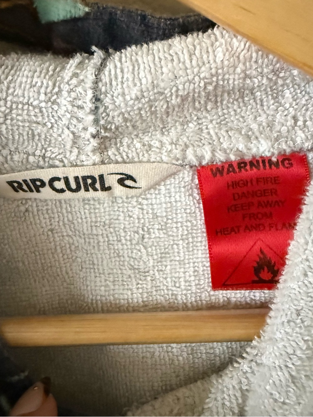 Rip Curl White Terry Hooded Beach Poncho with Red Warning Tag - Picture 3 of 5